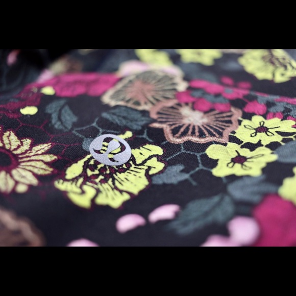 Wunder Under HR Tight Fluorolace Multi - Picture 3 of 5